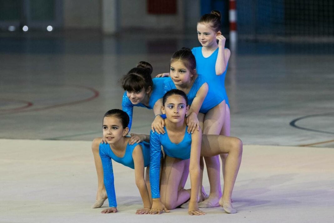 Inclusión y alegría en la exhibición de la escuela de gimnasia rítmica