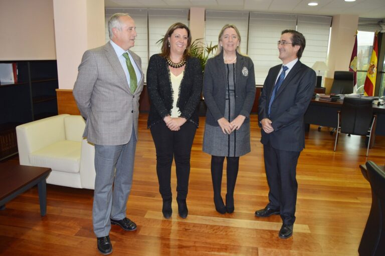 Franco se interesa por los proyectos de la empresa ciudadrealeña Pomona Keepers, impulsora de la World Bulk Wine