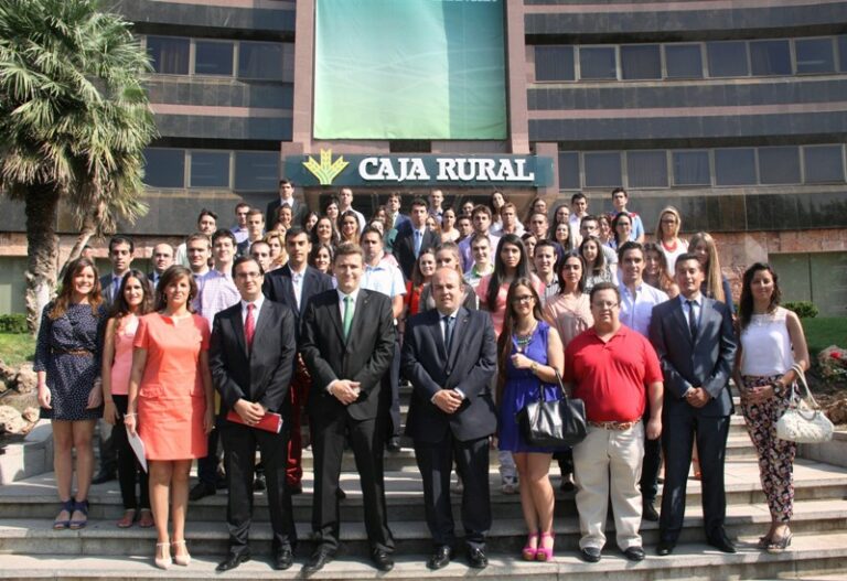 74 universitarios inician sus prácticas laborales en Caja Rural Castilla-La Mancha