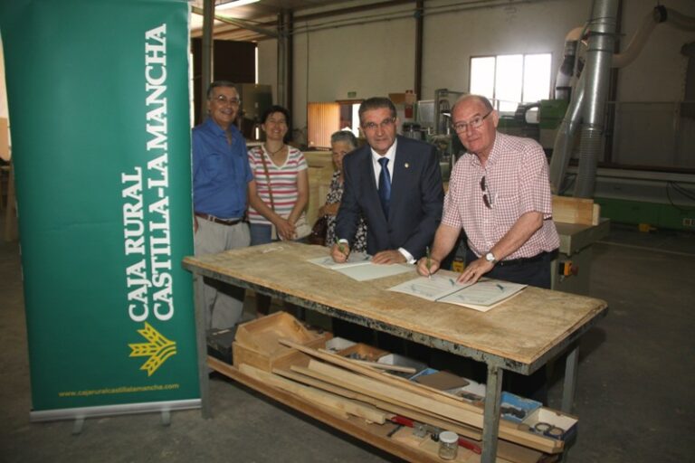 Caja Rural Castilla-La Mancha colabora con APANAS en un nuevo proyecto para personas con discapacidad
