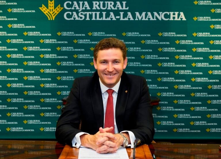 Caja Rural CLM acude en apoyo del sector vitivinícola