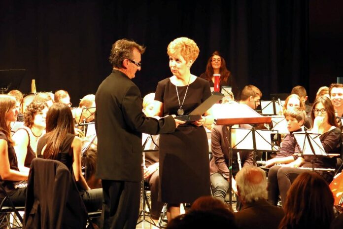 20131029_Agrupacion y alcalde en Madrid01_AdeAlba