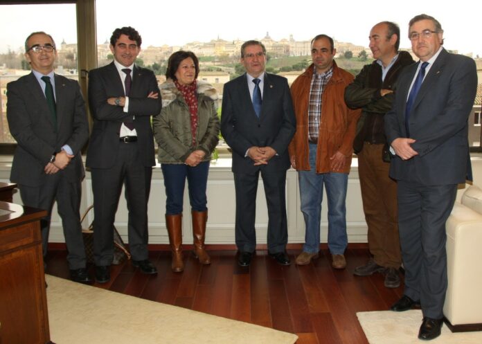 20140217 Caja Rural CLM y Cooperativa Finibusterre