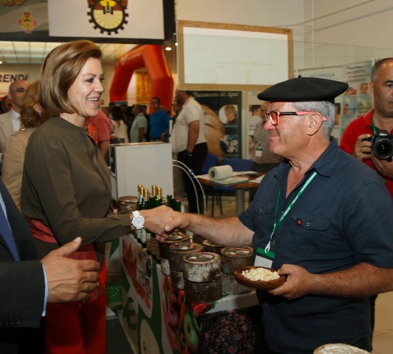 Cospedal: “Gracias a los esfuerzos de todos, después de tres años muy duros, ya empiezan a notarse los resultados”