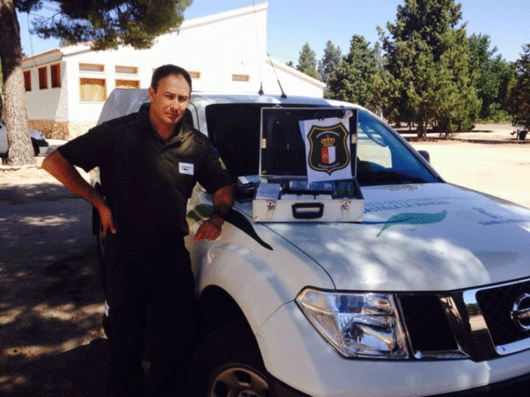 Agricultura entrega 10 nuevos coches a los agentes medioambientales