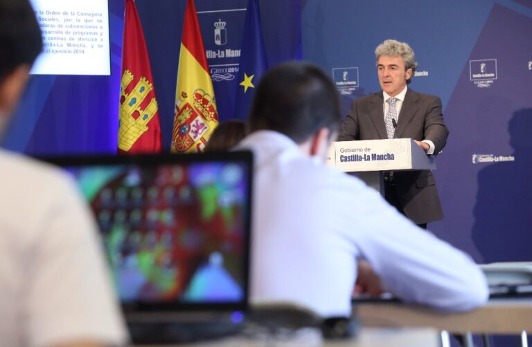 La Junta de Castilla-La Mancha aprueba 20 millones para mil plazas en centros de mayores