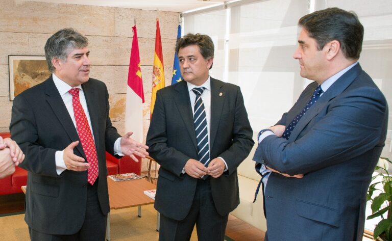 Echániz se reune con los alcaldes de Tomelloso y Daimiel