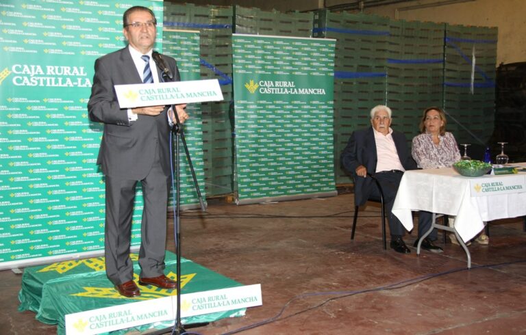 Caja Rural Castilla-La Mancha financia las nuevas instalaciones de la cooperativa de Cebolla