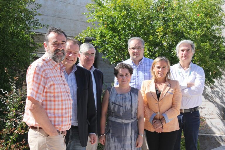 Sanidad y Asuntos Sociales renueva el  convenio con los colegios farmacéuticos para atender a drogodependientes