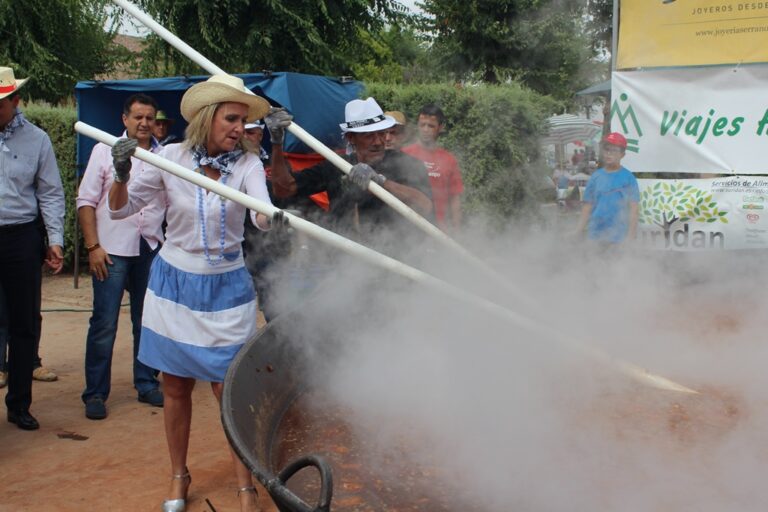 Infantes reparte más de 8.500 raciones de pisto