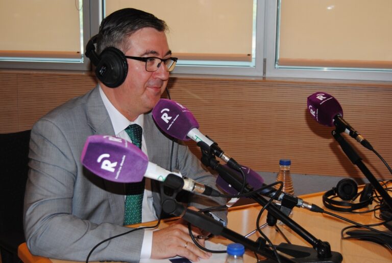 Marín destaca que el curso escolar comienza “con ilusión y normalidad” y “sin deudas”