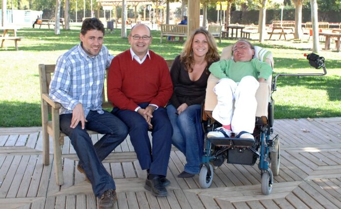 2014101415 Ninoska Moral con miembros del equipo de Infomédula