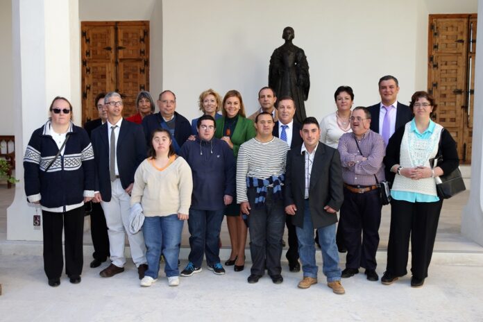 2014102312 Cospedal recibe la Medalla de Oro de la Asociacion Aspadec 02