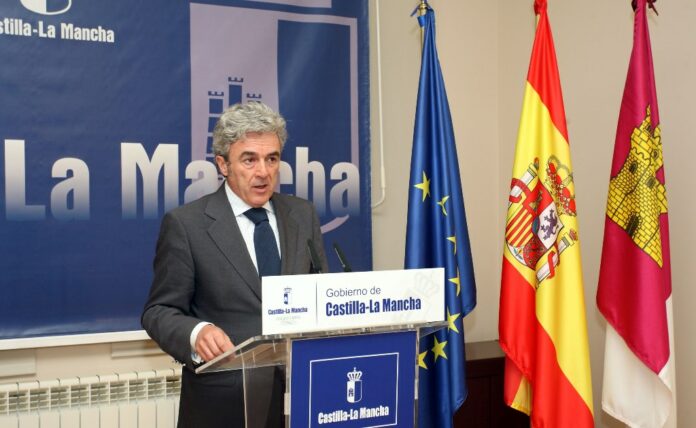 Toledo, 27-10-2014.- El consejero de Presidencia y Administraciones Publicas y portavoz del Gobierno regional, Leandro Esteban comparece en rueda de prensa en la Escuela de Protección Ciudadana tras la visita a los participantes en el Curso de Planes de Emergencia y Autoprotección de Castilla-La Mancha. (Foto: Álvaro Ruiz // JCCM)