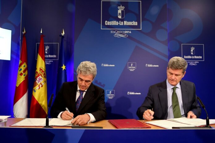 2014102912 Leandro Esteban firma convenio Iberdrola-3