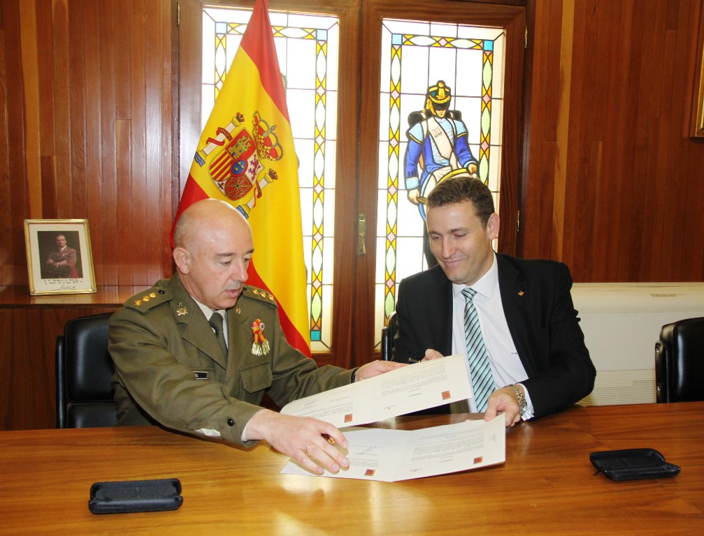 20141104 Convenio Caja Rural CLM y Academia Infanteria