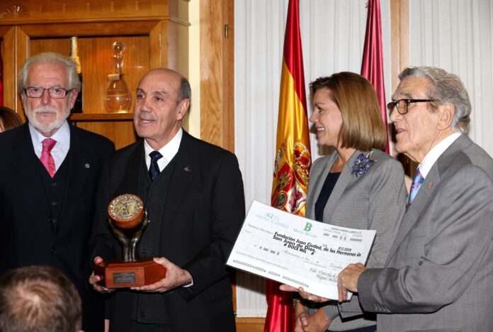 2014120314 Cospedal asiste a la entrega del Premio Mejor labor humanitaria (1)