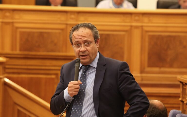 Ruiz Molina: “Los recortes y sacrificios de los funcionarios han caducado desde el momento en el que el PP abandonó el Gobierno”