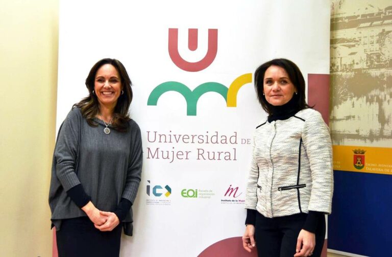La Fundación Caja Rural CLM presenta en Talavera la Universidad de la Mujer Rural