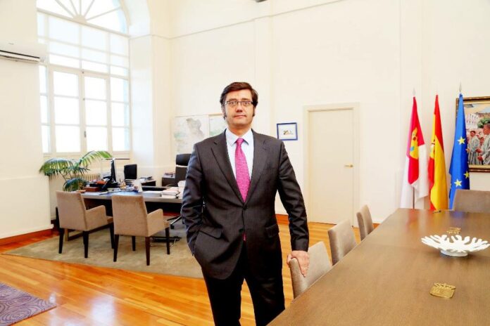 2015010611 El consejero de Hacienda, Arturo Romaní