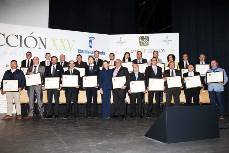 Cospedal: “La industria agroalimentaria es fundamental como anclaje de nuestra población rural y para crecer como región”