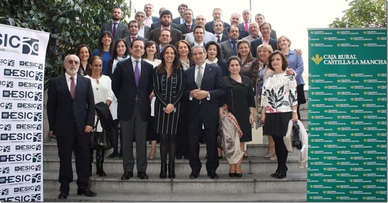 Caja Rural Castilla-La Mancha reconoce la imprescindible labor de los farmacéuticos