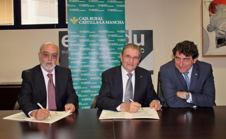 Caja Rural Castilla-La Mancha habilita 60 millones para los farmacéuticos de Toledo