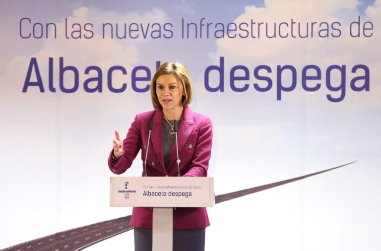 Cospedal subraya la apuesta del Ejecutivo castellano-manchego “para convertirnos en un puntal estratégico del sector aeronáutico”