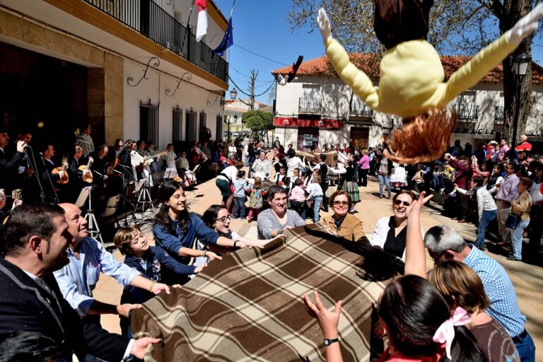 Los peleles vuelven a volar en Argamasilla de Alba
