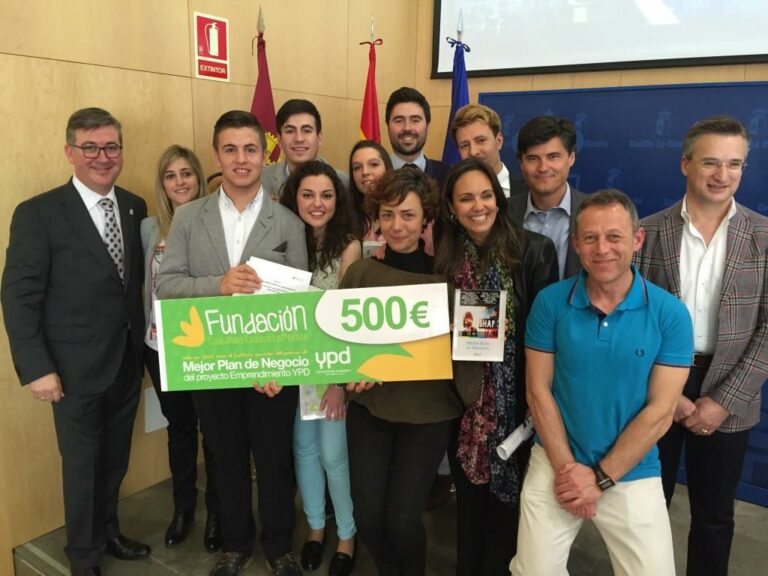 López-Casero insta a los jóvenes a emprender en la entrega de premios del “Mejor Plan de Negocio 2015”