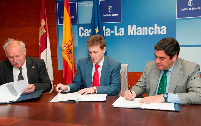 Sanidad y Asuntos Sociales firma un convenio para la formación y el reciclaje de los profesionales sanitarios