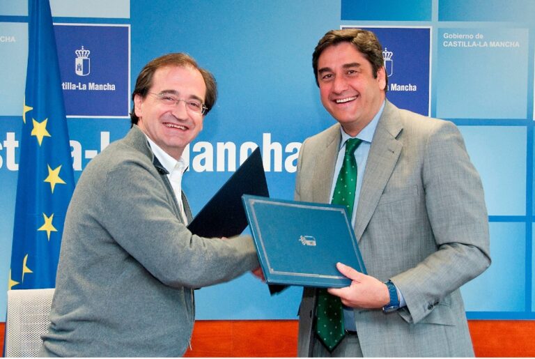 La Fundación del Hospital Nacional de Parapléjicos firma un convenio de colaboración para ayudar a niños con parálisis cerebral