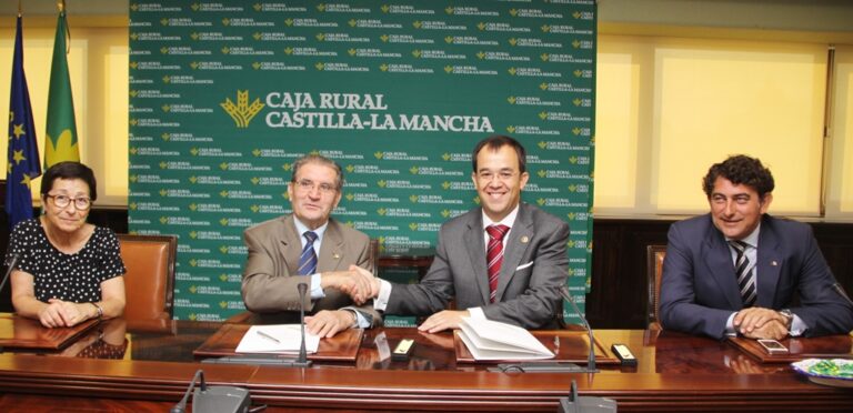 Caja Rural CLM atiende las demandas de financiación de los empresarios farmacéuticos de la región