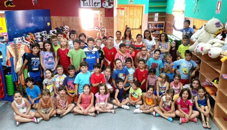 Más de 150 niños y jóvenes inician el verano con las actividades del Centro Infanto-Juvenil de ARgamasilla de Alba