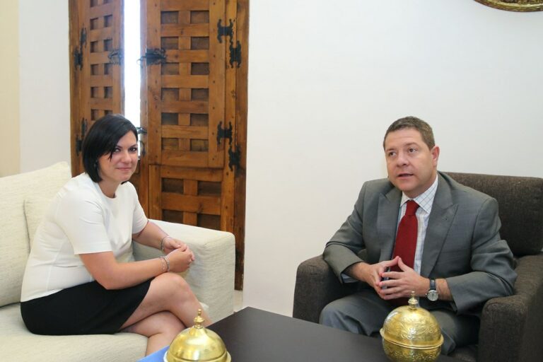 Page se reúne con la alcaldesa de Puertollano de cara al próximo encuentro con el ministro Soria sobre Elcogás