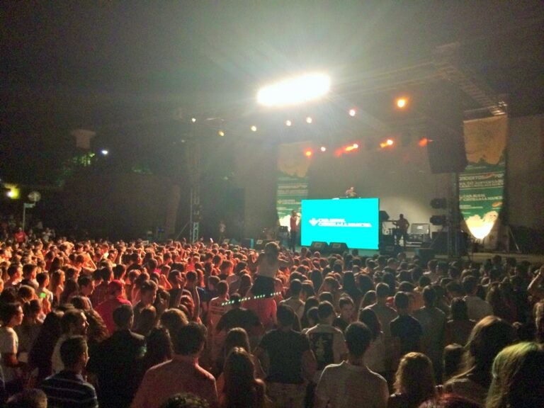 Lleno absoluto en el concierto ‘Ciudad Real 40 Pop Pandorga’ con Caja Rural Castilla-La Mancha