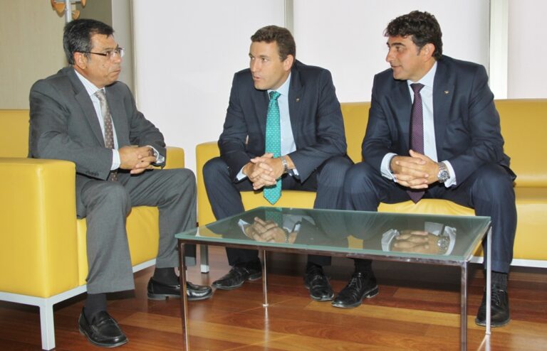 El director general de Caja Rural CLM transmite su compromiso y dedicación al delegado de la JCCM en Toledo