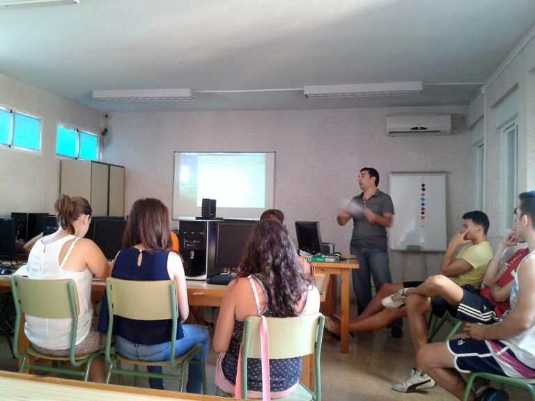Los participantes en el proyecto GROW se informan sobre la FP