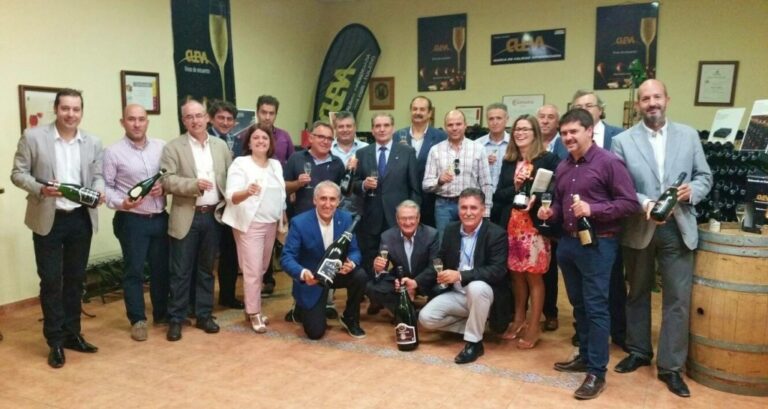 Caja Rural Castilla-La Mancha, en la promoción de los espumosos “Cueva” de Villanueva de Alcardete