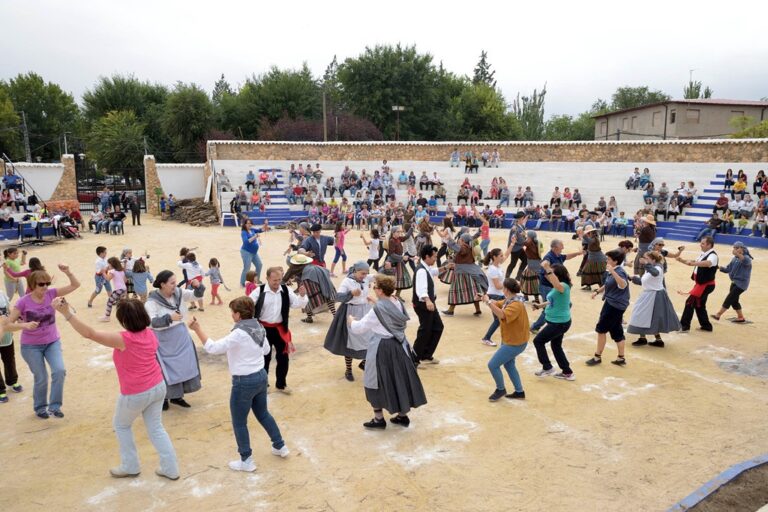 Argamasilla celebra la finalización de la vendimia con folclore y migas manchegas