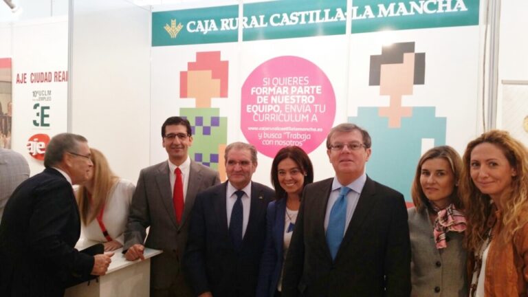 Caja Rural CLM traslada a los estudiantes universitarios sus propuestas de empleo