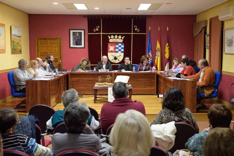 La Corporación Municipal de Argamasilla, unida contra la violencia de género y el desempleo