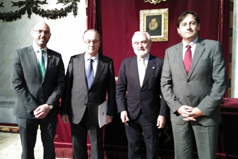 El alcalde de Argamasilla de Alba asiste a la clausura del tricentenario de la RAE