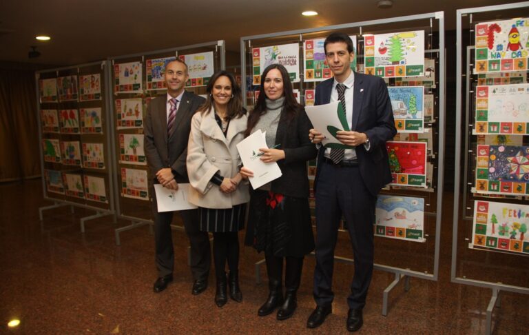 El dibujo de una alumna de APACE, ganadora de “Tiempo de Navidad”, será con el que Caja Rural CLM felicitará las fiestas
