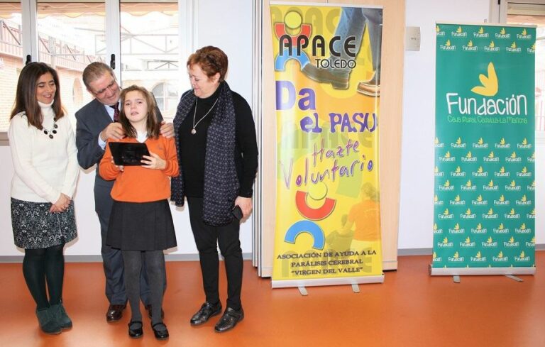 La Fundación Caja Rural Castilla-La Mancha premia a la autora de su postal navideña