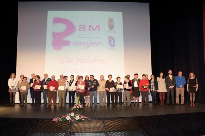 20160307_Acto Institucional Dia Mujer_todos y autoridades_AdeAlba