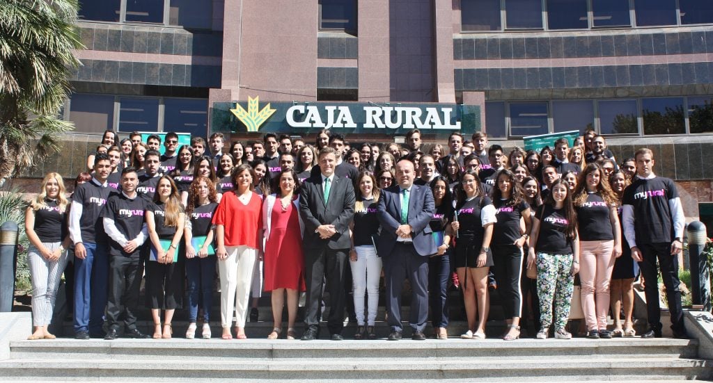 86 alumnos comienzan sus prácticas universitarias en Caja Rural CLM
