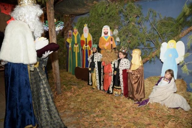 La ilusión de los niños y niñas pudo con la amenaza de lluvia y el frío en la Cabalgata de Reyes