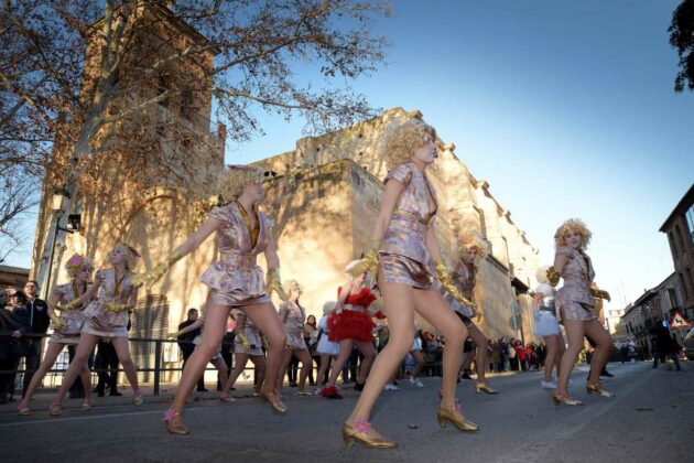 Siete comparsas en el desfile del Carnaval 2018 de Argamasilla de Alba