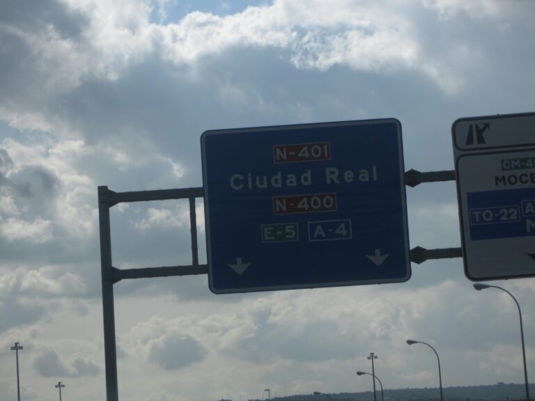 La Guardia Civil detiene al conductor de un turismo por circular a 184 km/h en una carretera limitada a 90 km/h